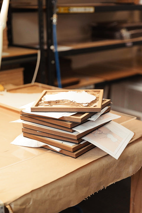 Anniversary Gifts for Men: Traditional vs Personalised