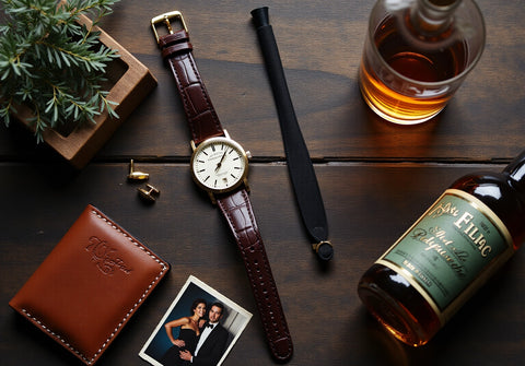 Anniversary Gift for Men: Comparing Traditional and Personalized Options
